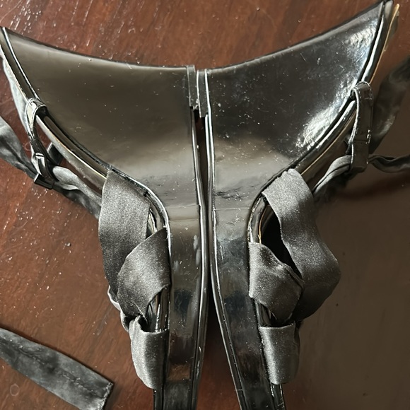 Cute satin material lace up wedges. The wedge part is black patent leather. - Picture 5 of 9